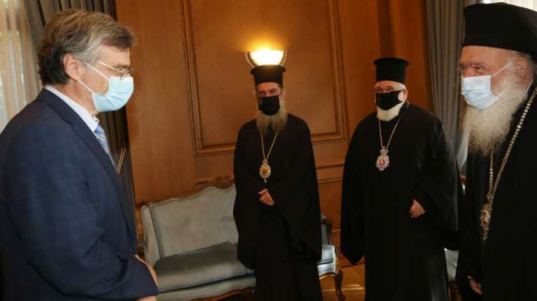 Κοινό μήνυμα Ιερώνυμου, Κικίλια, Τσιόδρα υπέρ του εμβολιασμού - Ερχεται εγκύκλιος για τους αρνητές ιερείς