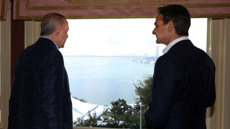 Λαβράκι και... χαλβάς από στραγάλι: Το πρωτότυπο μενού Μητσοτάκη - Ερντογάν που άλλαξε τελευταία στιγμή