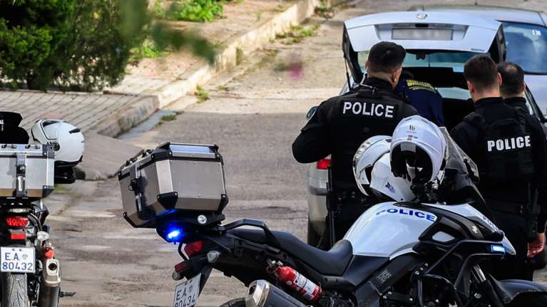 Γλυφάδα: Θα σκοτώσω και τα αδέλφια μου αν με αφήσετε πάλι ελεύθερο, είπε ο 46χρονος στους αστυνομικούς [εικόνες - βίντεο]