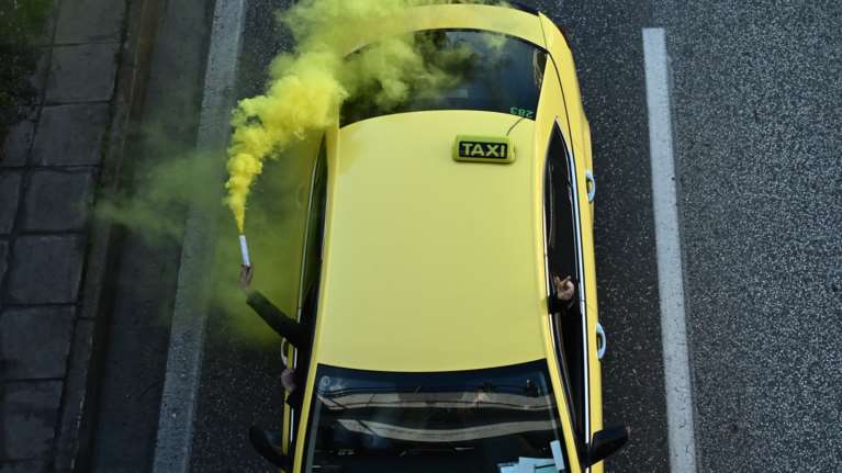 Τρίωρη στάση εργασίας από τους ιδιοκτήτες ταξί στις 28/2 για τις διαδηλώσεις των Τεμπών