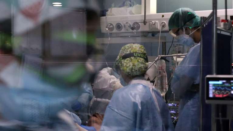 Σαρηγιάννης: Φόβοι για 9.500 κρούσματα την ημέρα αν δεν αναχαιτίσουμε την πανδημία - Πώς το εξηγεί