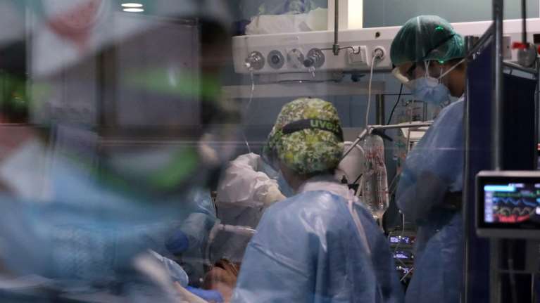 Κορονοϊος: Ανεβαίνουν οι διασωληνωμένοι που έφτασαν τους 759 -1.866 νέα κρούσματα και 73 θάνατοι