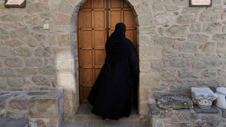 Αίγιο: Θετικοί στον κορονοϊό μια καλόγρια, ένας διάκονος και ένας υπάλληλος της Μητρόπολης - Δεν ήθελαν τεστ οι μοναχές