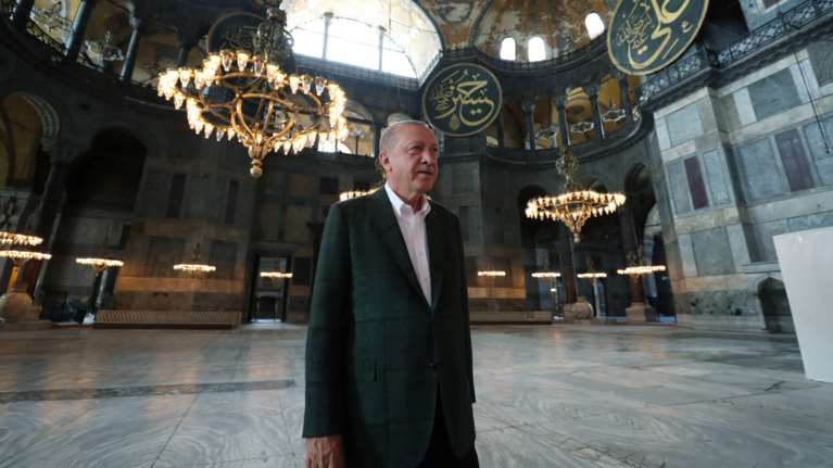 Νέες προκλήσεις Ερντογάν: Θα προστατεύσουμε τα δικαιώματά μας σε Μεσόγειο και Αιγαίο, όπως κάναμε με την Αγιά Σοφιά