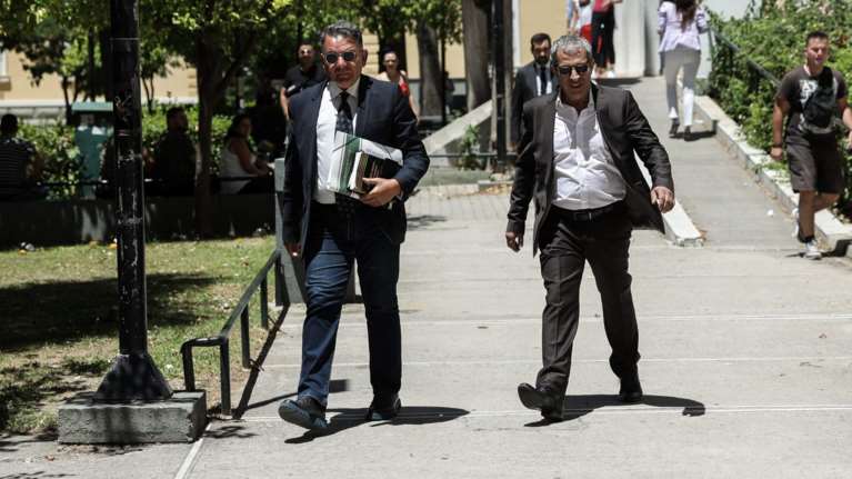 Θέμης Αδαμαντίδης: Αναβλήθηκε για τις 14 Ιουλίου η δίκη του- Χαλαρός στα δικαστήρια μαζί με τον Κούγια [Εικόνες]