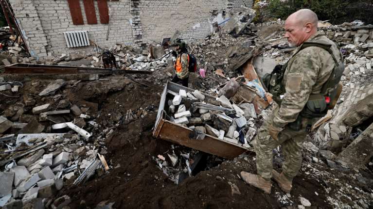 Η επέλαση των Ουκρανών: Ανακατέλαβαν όλο το Κουπιάνσκ και μοίρασαν ανθρωπιστική βοήθεια στους κατοίκους