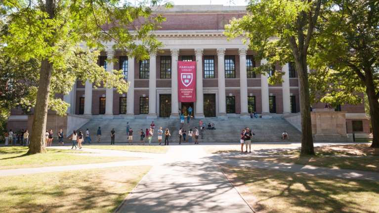 Το Harvard επικεφαλής της αντίστασης των κορυφαίων αμερικανικών πανεπιστημίων στον &quot;πόλεμο&quot; που τους κήρυξε ο Τραμπ