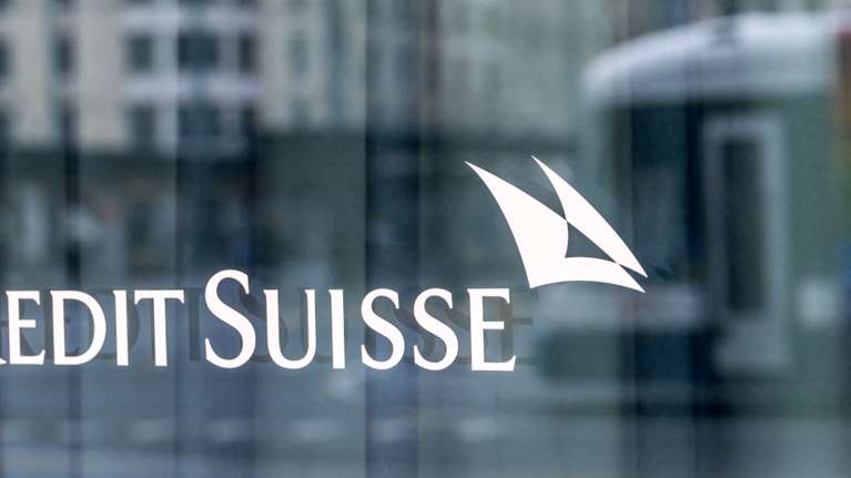 Κλυδωνίζει τις αγορές η Credit Suisse - Νέα βουτιά στο Χρηματιστήριο της Αθήνας - &quot;Lehman moment&quot; λέει ο Ρουμπινί