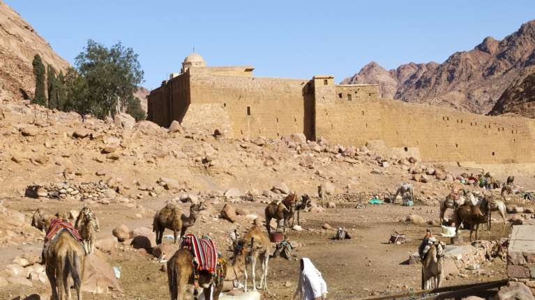 Μονή Σινά: "Ταμπουρωμένοι" στα κελιά τους οι μοναχοί - "Θρίλερ" το αν θα ανοίξει αύριο το μοναστήρι