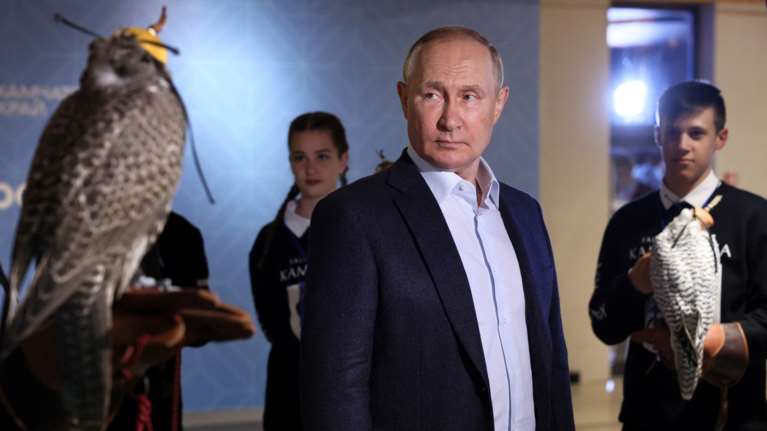 Ξέμεινε από όπλα ο ρωσικός στρατός: Ο Πούτιν αγοράζει πυραύλους από τη Βόρεια Κορέα λένε οι αμερικανοί