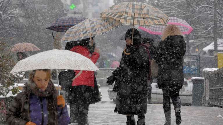 Meteo: Νέο κύμα κακοκαιρίας από απόψε φέρνει κρύο με θυελλώδεις βοριάδες και καταιγίδες - Πού θα χιονίσει