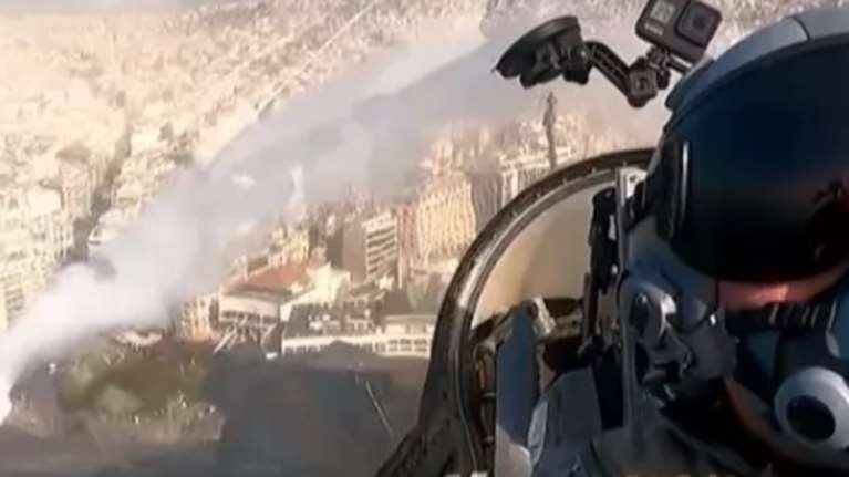 Το μήνυμα του πιλότου του F-16 στην παρέλαση: Είμαστε και θα παραμένουμε έτοιμοι - Τιμή σε εκείνους που φυλλάτουν Θερμοπύλες