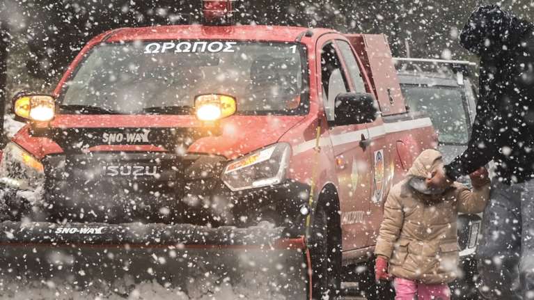 Νέο έκτακτο δελτίο από την ΕΜΥ: Χιόνια και σε χαμηλά υψόμετρα στη Β. Ελλάδα - Πού θα μείνουν κλειστά τα σχολεία τη Δευτέρα