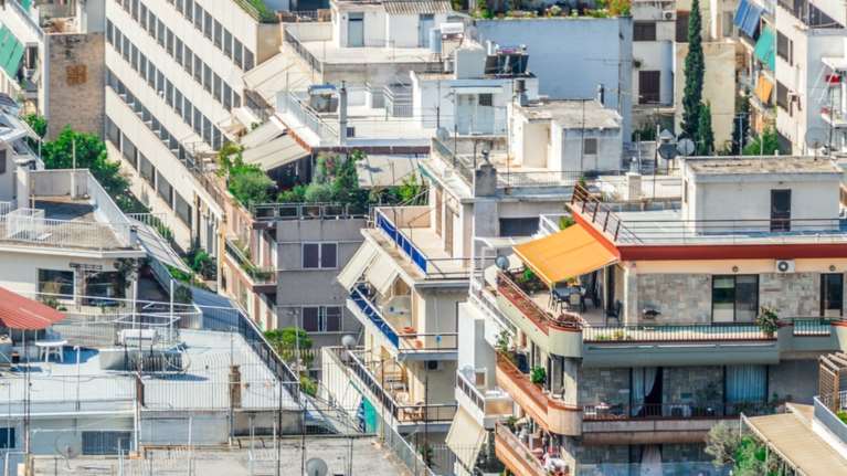 Τέλος τα επιδοτούμενα δάνεια για τους νέους - Πού θα βρείτε σπίτια με ενοίκιο κάτω από 600 ευρώ [πίνακας]