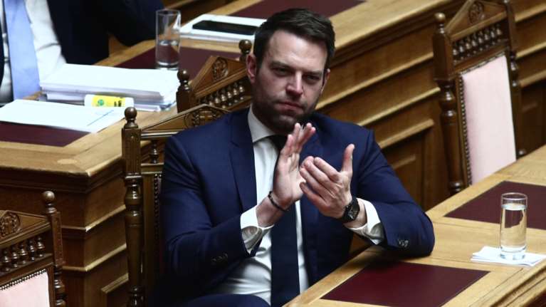 Μαλλιά κουβάρια κυβέρνηση και ΣΥΡΙΖΑ για τα αστακοκάραβα Κασσελάκη και τα πορίσματα για τα Τέμπη