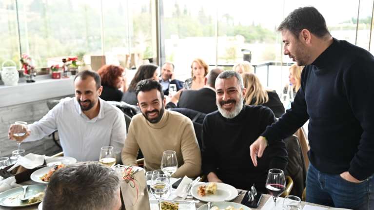 Αποκαλυπτικός Ανδρουλάκης: Το πρόβλημα με το πόδι του, ο "σεισμός σοσιαλισμός" και οι Βρυκόλακες