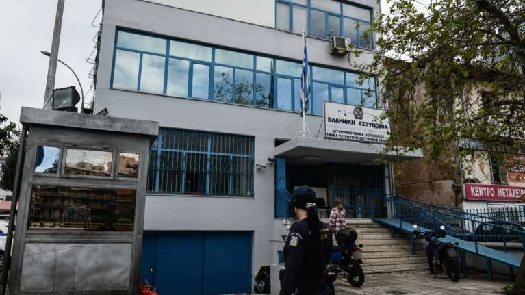 Αποκάλυψη-σοκ από το &quot;Βήμα&quot;: Παραμένουν εν υπηρεσία 107 ένστολοι με καταδίκες, όπως ο φρουρός του Α.Τ. Αγίων Αναργύρων