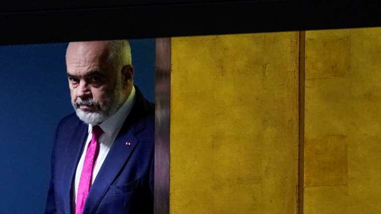 Ράμα: Κάναμε λαθρεμπόριο εμβολίων κορονοϊού με την Ιταλία, μυστικά από τη Pfizer- Αποκαλύψεις του Αλβανού πρωθυπουργού