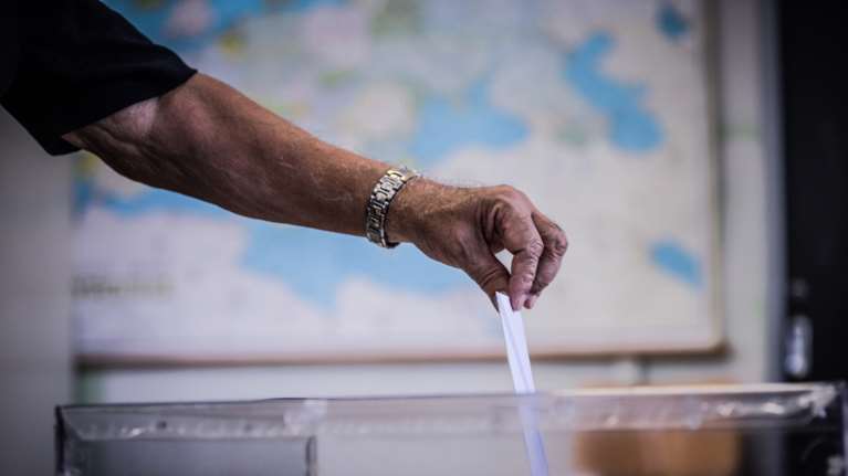 Δημοσκόπηση Opinion Poll: Διψήφιο προβάδισμα της ΝΔ, άνοδος του ΠΑΣΟΚ, πέμπτος ο ΣΥΡΙΖΑ - Αγκάθι η ακρίβεια