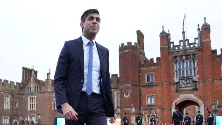 &quot;Μήπως ο Σούνακ έχει χάσει τα μυαλά του;&quot; - Καρφιά από τα βρετανικά ΜΜΕ και τους Εργατικούς για το επεισόδιο με Μητσοτάκη