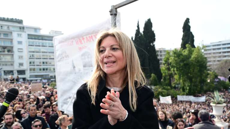 Ο σύλλογος προειδοποιεί την Καρυστιανού ότι αν δεν παραιτηθεί, θα την καθαιρέσουν μέσω Γενικής Συνέλευσης