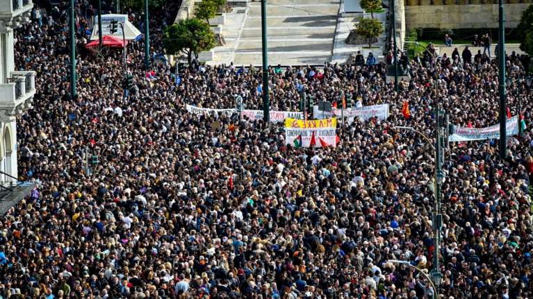 Ολοι στους δρόμους για τα Τέμπη: Εκατοντάδες συλλαλητήρια σε Ελλάδα και εξωτερικό - Ποιοι απεργούν, πώς θα κινηθούν τα ΜΜΜ