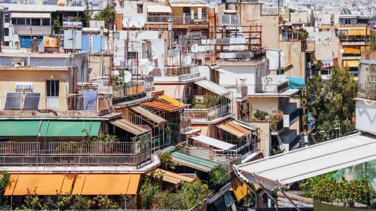 Το πρόβλημα στέγασης στην Ελλάδα: Τι συμβαίνει με τα κλειστά ακίνητα - &quot;Λείπουν&quot; πάνω από 200.000 σπίτια