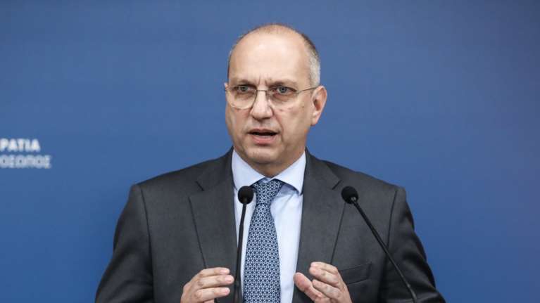 Επίθεση Οικονόμου σε Τσίπρα για την αποχώρηση από τη Βουλή: Γνήσιος εκφραστής του τραμπισμού αλά γκρέκα, είναι επικίνδυνος