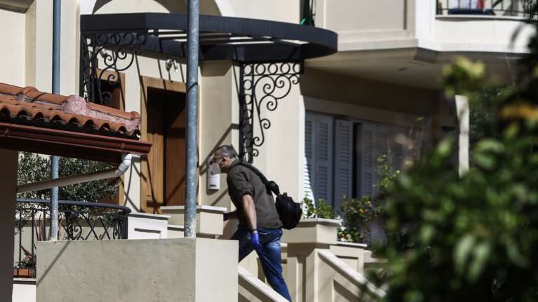 Γλυκά Νερά: Μέσα στο σπίτι της φρίκης - Ο δολοφόνος &quot;σκηνοθετούσε&quot; επί δύο ώρες με κάμερες, παράθυρο και Μονόπολη