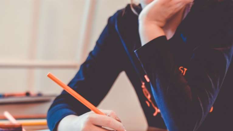 Σοκ στην Ηλιούπολη: &quot;Κοινό μυστικό&quot; η σχέση του καθηγητή με την 14χρονη μαθήτρια