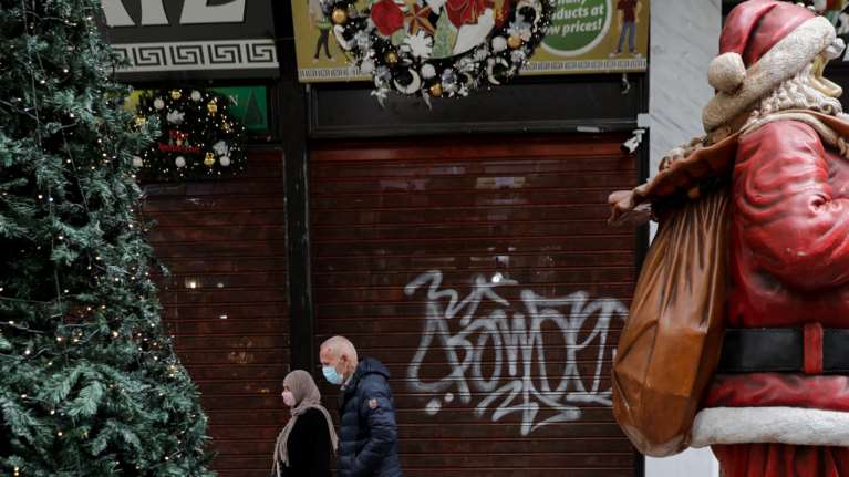 Εκτακτο &quot;δώρο Χριστουγέννων&quot;: Οι δύο κατηγορίες εργαζομένων που θα το πάρουν - Τι θα γίνει με τους συνταξιούχους