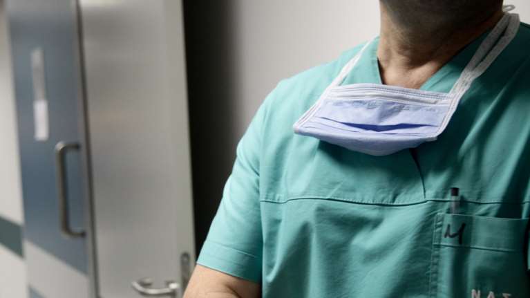 Καρδιολόγος στη Νέα Σμύρνη επιτέθηκε σεξουαλικά σε 42χρονη μέσα στο ιατρείο - Τον συνέλαβαν