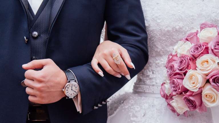 Κορονο-γάμος στη Θεσσαλονίκη: Θετικός και σε κατ' οίκον περιορισμό ο DJ - Πώς κατάλαβε ότι κόλλησε