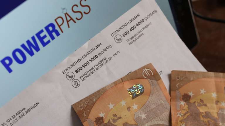 Power Pass: Πότε μπαίνουν τα χρήματα στο λογαριασμό μας - Οι 600.000 εκκρεμότητες και ο β&#39; γύρος πληρωμών