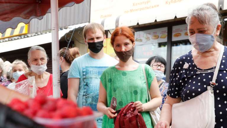 Κορονοϊός: Αγωνία για την επιτάχυνση της πανδημίας - Τρομακτικά σενάρια από τον ΠΟΥ για τη διασπορά του ιού