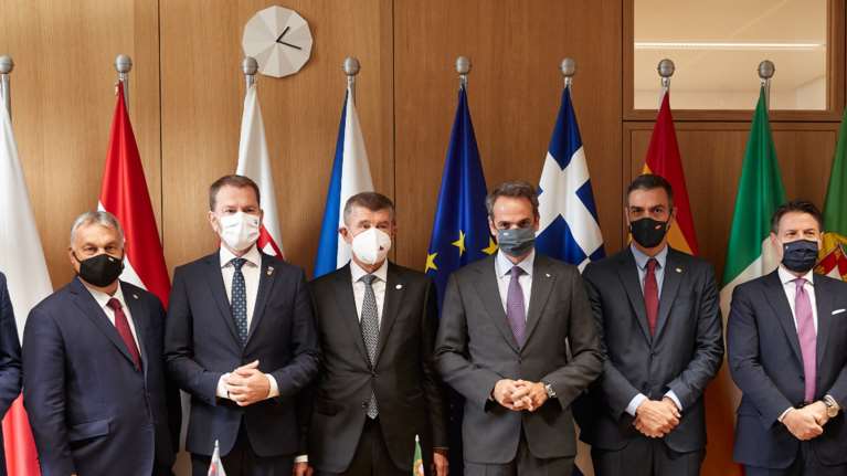 Κορονοϊός: Γιατί η Ευρώπη τρέμει ένα δεύτερο "lockdown" - Τι αποκάλυψε ο Μητσοτάκης