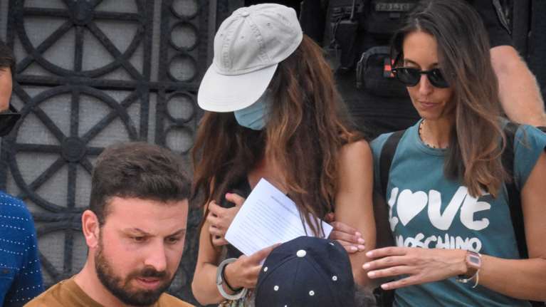 Αρκαδία: &quot;Τι είπες μ@@ή π@@@&quot; - Τι κατέθεσε η 34χρονη - Ο 64χρονος τους ακολούθησε και επιτέθηκε στον σύζυγό της