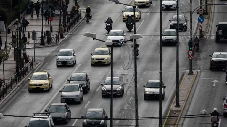 Τέλη κυκλοφορίας: Ερχεται &quot;γενναία&quot; παράταση στην πληρωμή τους - Τι ισχύει για την κατάθεση πινακίδων