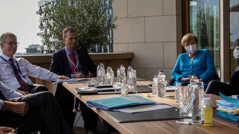 Το μεγάλο &quot;παζάρι&quot; των 750 δισ. ευρώ: Πέντε χώρες απέναντι σε 22 - Αφόρητες πιέσεις και νέα πρόταση στο τραπέζι