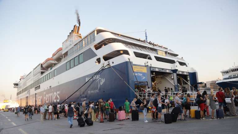 Εκτεταμένοι έλεγχοι στα λιμάνια από το Λιμενικό Σώμα - &quot;Μπλόκο&quot; στις αδικαιολόγητες μετακινήσεις