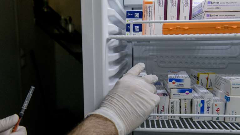 Το εμβόλιο για τη φυματίωση επιστρατεύει η Βρετανία στη &quot;μάχη&quot; κατά του κορονοϊού