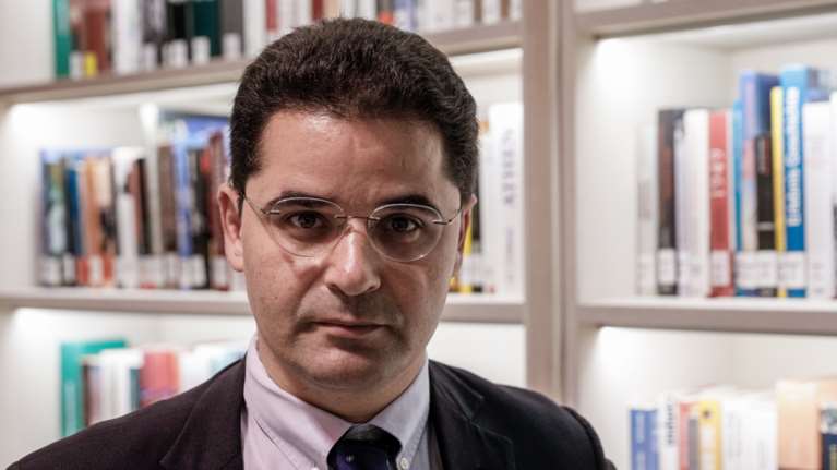 Η ΕΣΗΕΑ καταδικάζει τα ανώνυμα δημοσιεύματα ιστοσελίδων εναντίον του Θανάση Κουκάκη- Για ρεπορτάζ για την Credia Bank