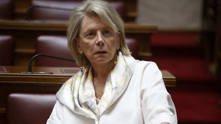 Το σχόλιο της Ακρίτα για τη Ματούλα Ζαμάνη που έβγαλε την μπλούζα της σε συναυλία και την πέταξε στο κοινό