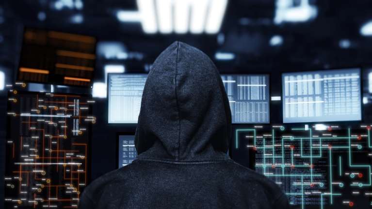 Αποκάλυψη για τις υποκλοπές: Ποιος είναι ο άνθρωπος που πλήρωσε για τα &quot;SMS predator&quot; σε Σαμαρά και Ανδρουλάκη