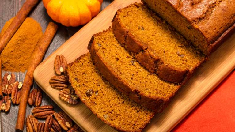 Φθινοπωρινό κέικ με κολοκύθα - Αφράτο και αρωματικό, δεν χρειάζεται καν μίξερ