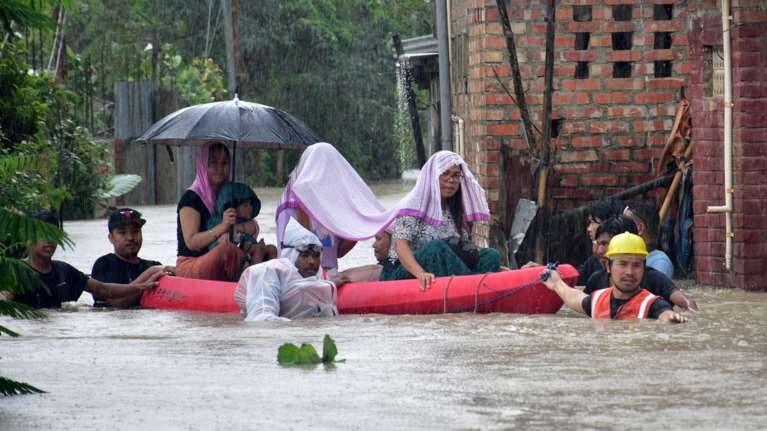 Ινδία: Τουλάχιστον 27 νεκροί από τις καταρρακτώδεις βροχές λόγω των μουσώνων