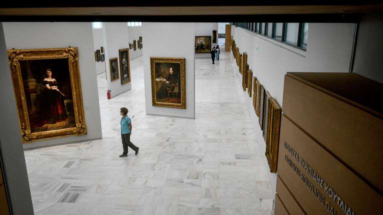 Μεγάλη απάτη με πλαστούς πίνακες γνωστής Ελληνίδας ζωγράφου - Συνελήφθη 80χρονος