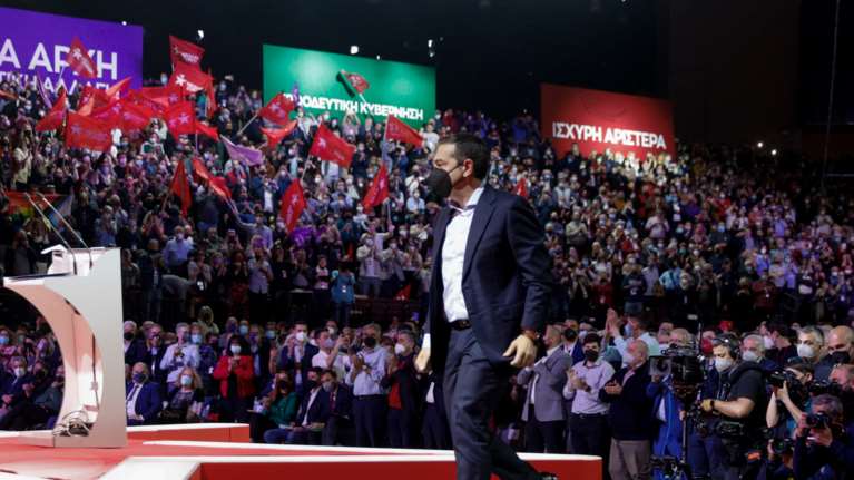 Συνέδριο ΣΥΡΙΖΑ με πολιτική, μπάλα και τέχνη: Ζάεφ, Ρότσα, Τσανακλίδου, Κραουνάκης και &quot;κόπι πάστε&quot; συνθήματα ΠΑΣΟΚ