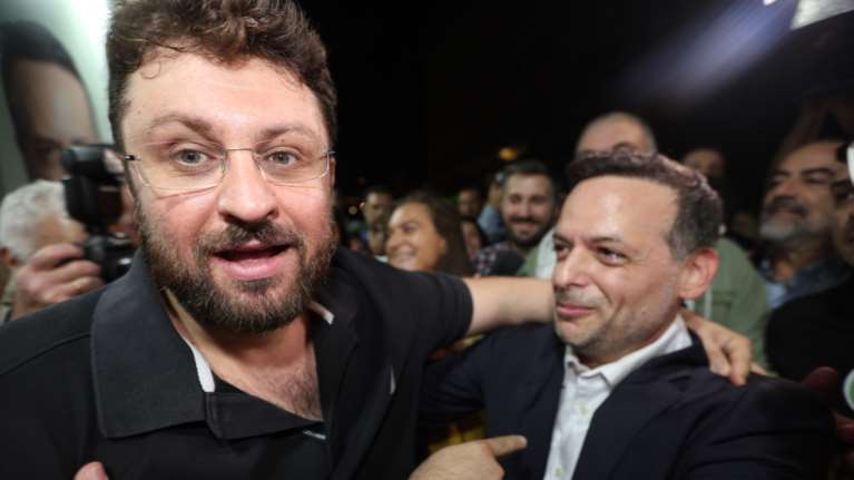 Ταξίδι αστραπή στη Ρόδο για τον Χάρη Δούκα με τη Γεωργία Πολυτάνου - Η βάπτιση του Ζαχαριάδη junior