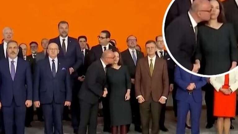 Ανάρμοστο: Η στιγμή αμηχανίας όταν ο υπουργός Εξωτερικών της Κροατίας φίλησε τη Γερμανίδα ομόλογό του Αναλένα Μπέρμποκ